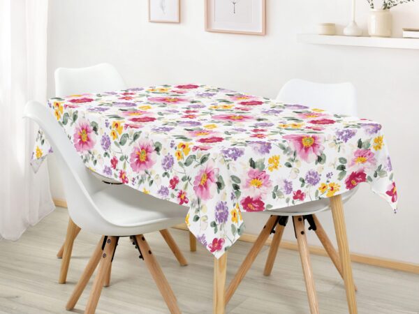 Bavlněný ubrus hranatý květy fialek na bílé značky Škodák