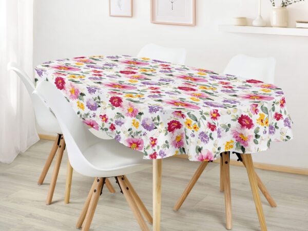 Bavlněný ubrus oválný květy fialek na bílé značky Škodák