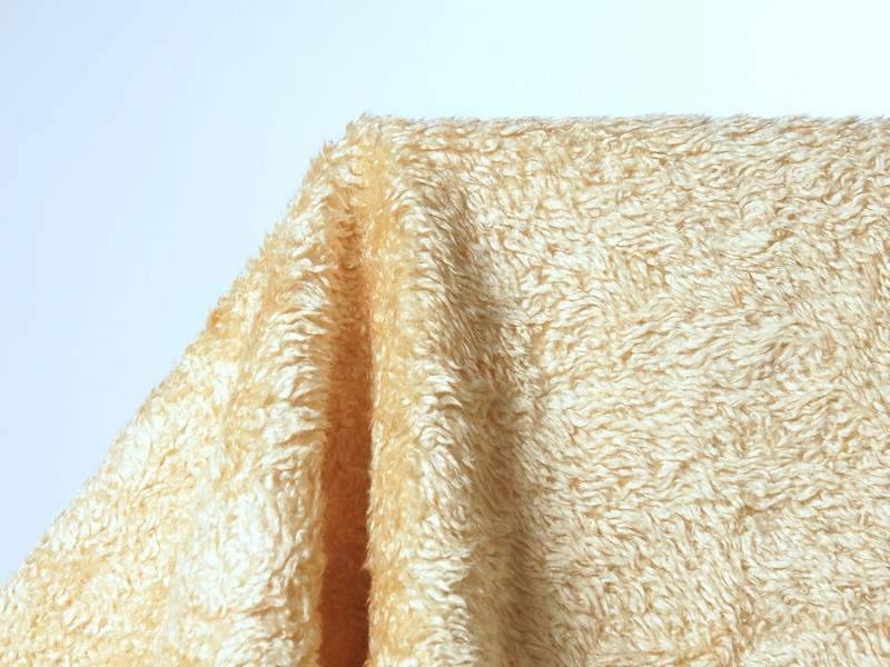 Plyš metráž Teran tmavě béžový značky Škodák