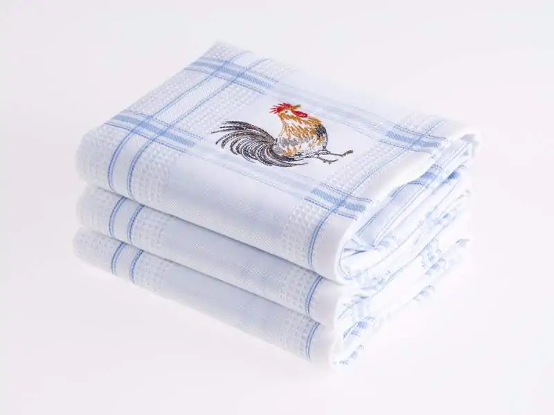 Vaflová utěrka kohout na bílé 45x70cm značky Škodák.