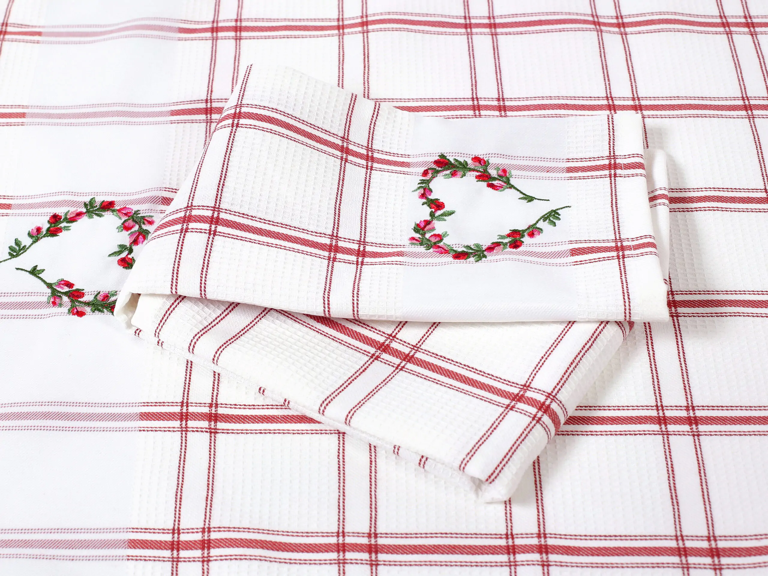 Vaflová utěrka srdce na bílé 45x70cm značky Škodák.