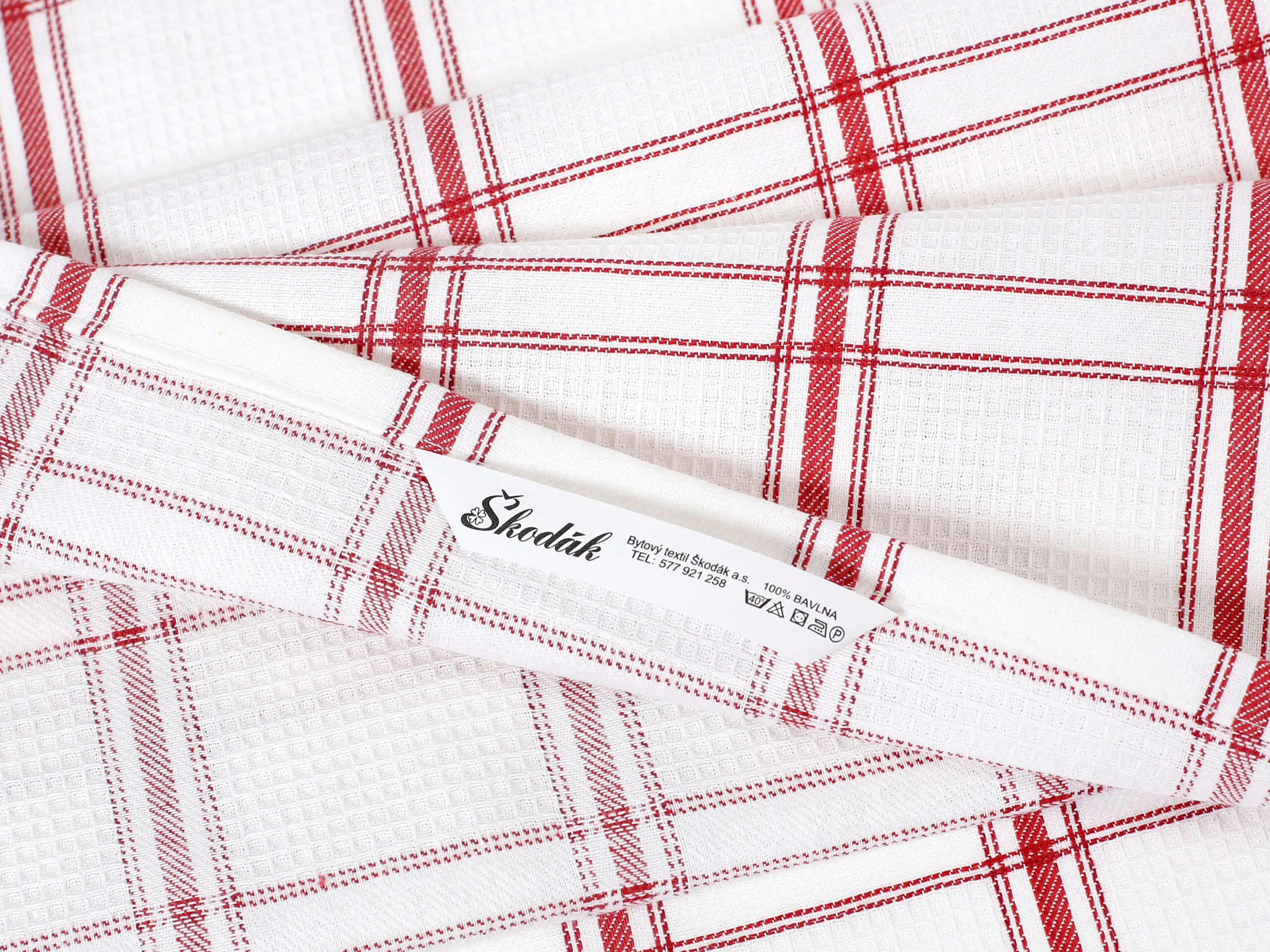 Vaflová utěrka srdce na bílé 45x70cm značky Škodák.