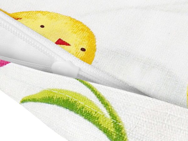 Bavlněný povlak na polštář kuřátka ve skořápce značky Škodák.