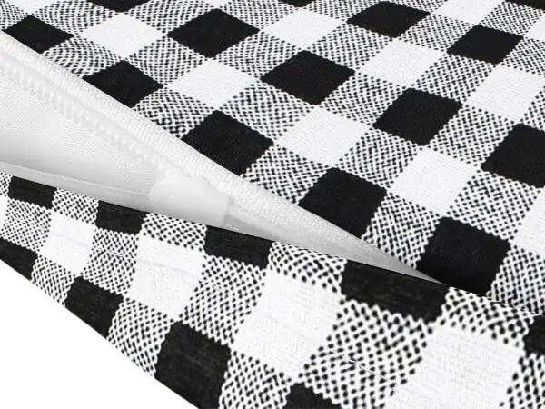 Bavlněný povlak na polštářek černé káro značky Škodák