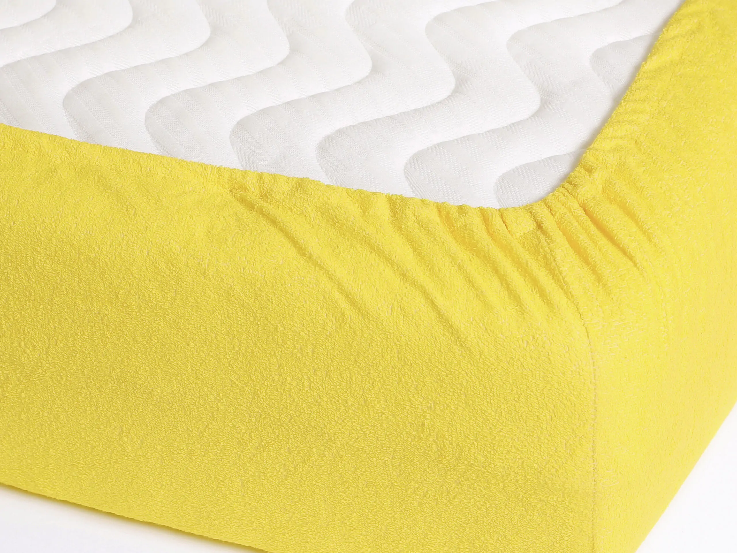 Nepropustné froté prostěradlo s napínací gumou světle žluté značky Škodák.