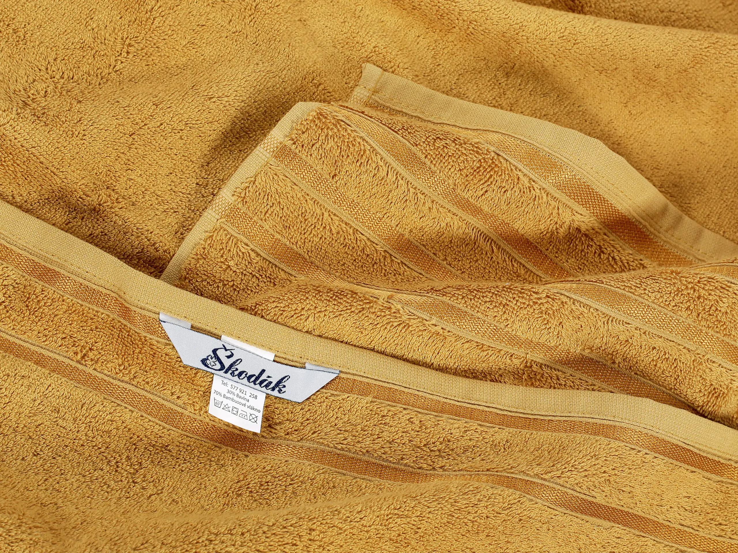 Bambusový ručník / osuška hořčicová značky Škodák.