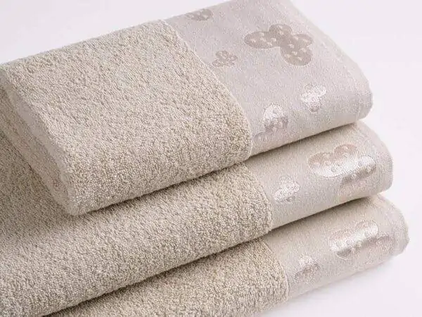 Froté ručník béžový - Stelaco značky Škodák.