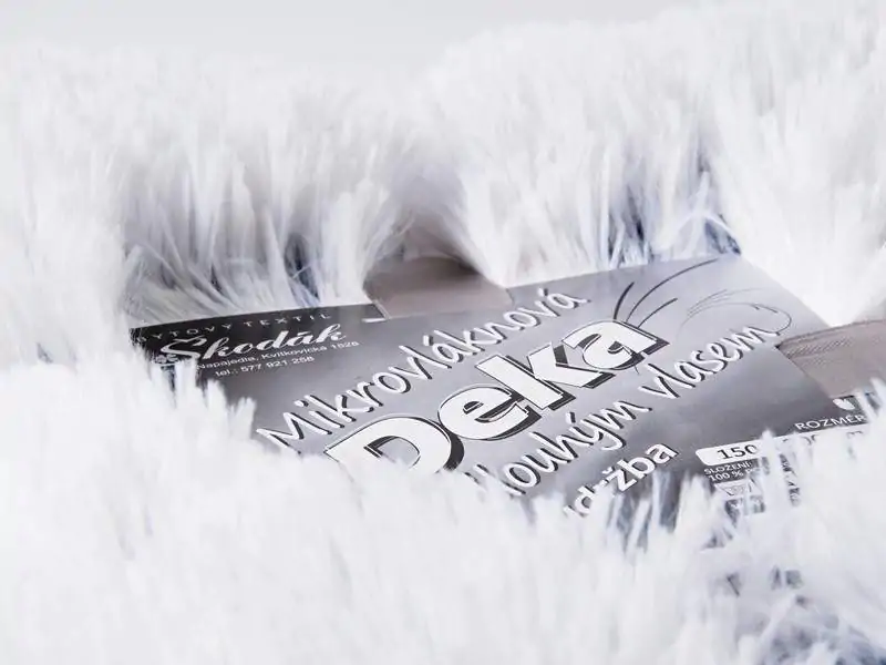 Deka mikro tmavě šedá s dlouhým vlasem značky Škodák.