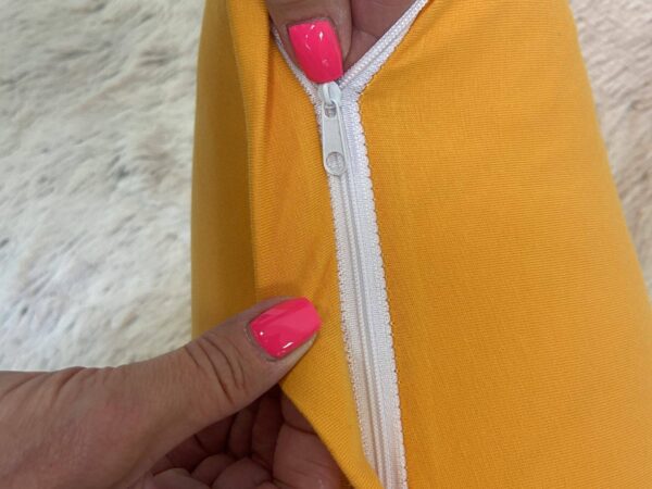 Povlak na polštář oranžová Loneta značky Škodák.