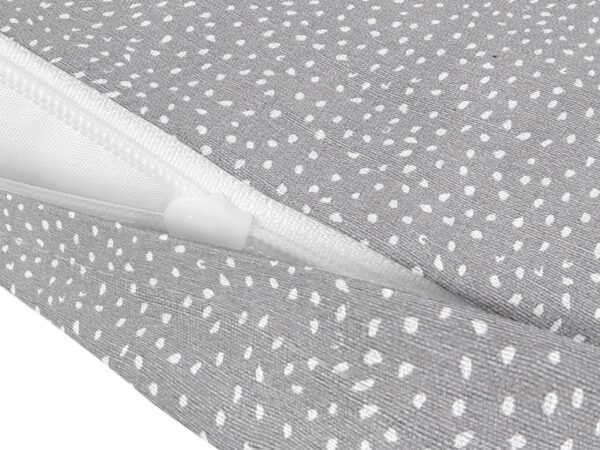 Bavlněný povlak na polštář drobné tvary na šedé značky Škodák