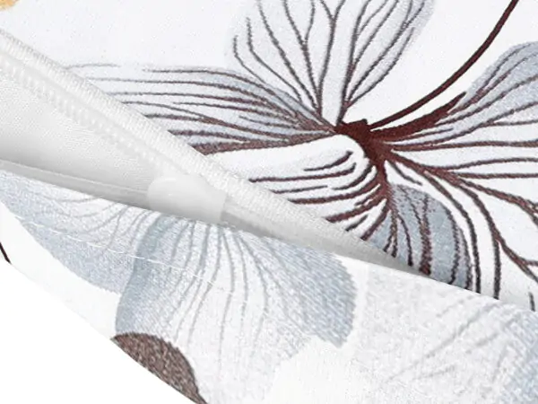 Bavlněný povlak na polštář šedo-hnědý květ na bílé značky Škodák