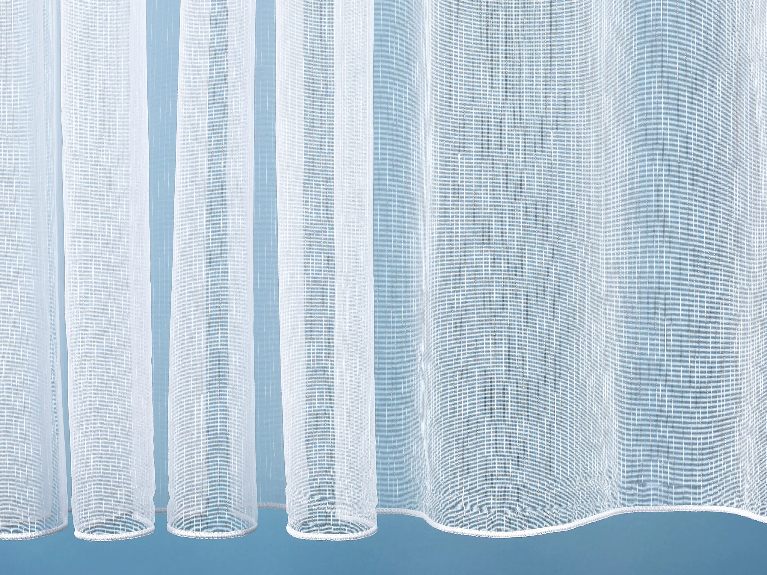 Žakárová záclona s olůvkem hladká s nitkou vzor 162 značky Škodák.