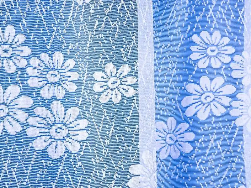 Vitrážková záclona květy vzor 17499 značky Škodák.