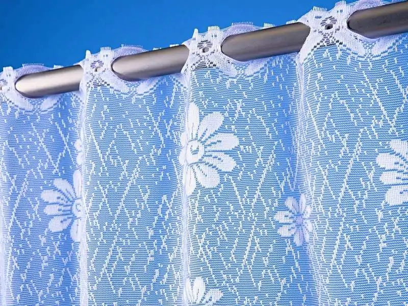 Vitrážková záclona květy vzor 17499 značky Škodák.