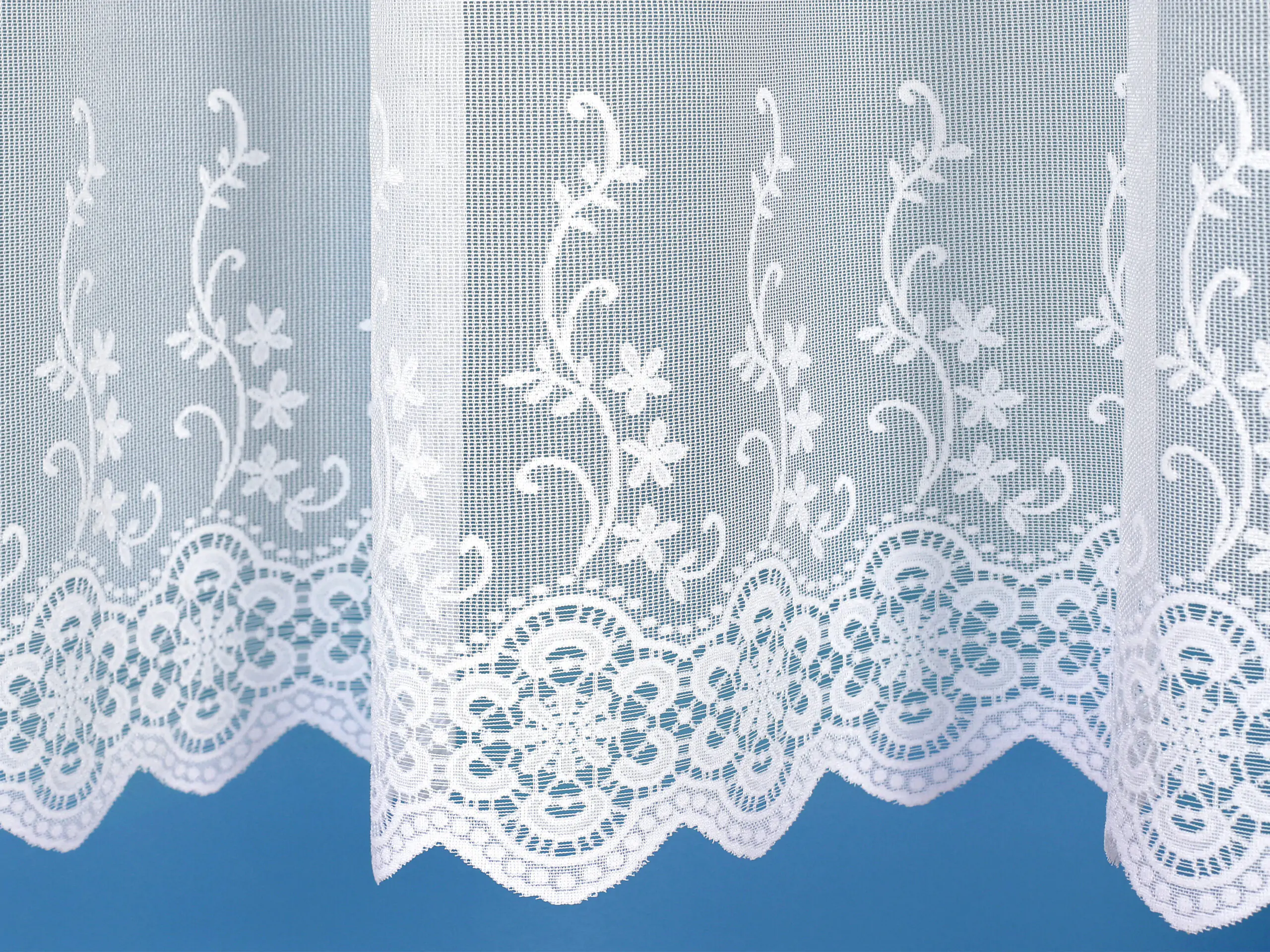 Žakárová záclona květy bez olůvka značky Škodák.