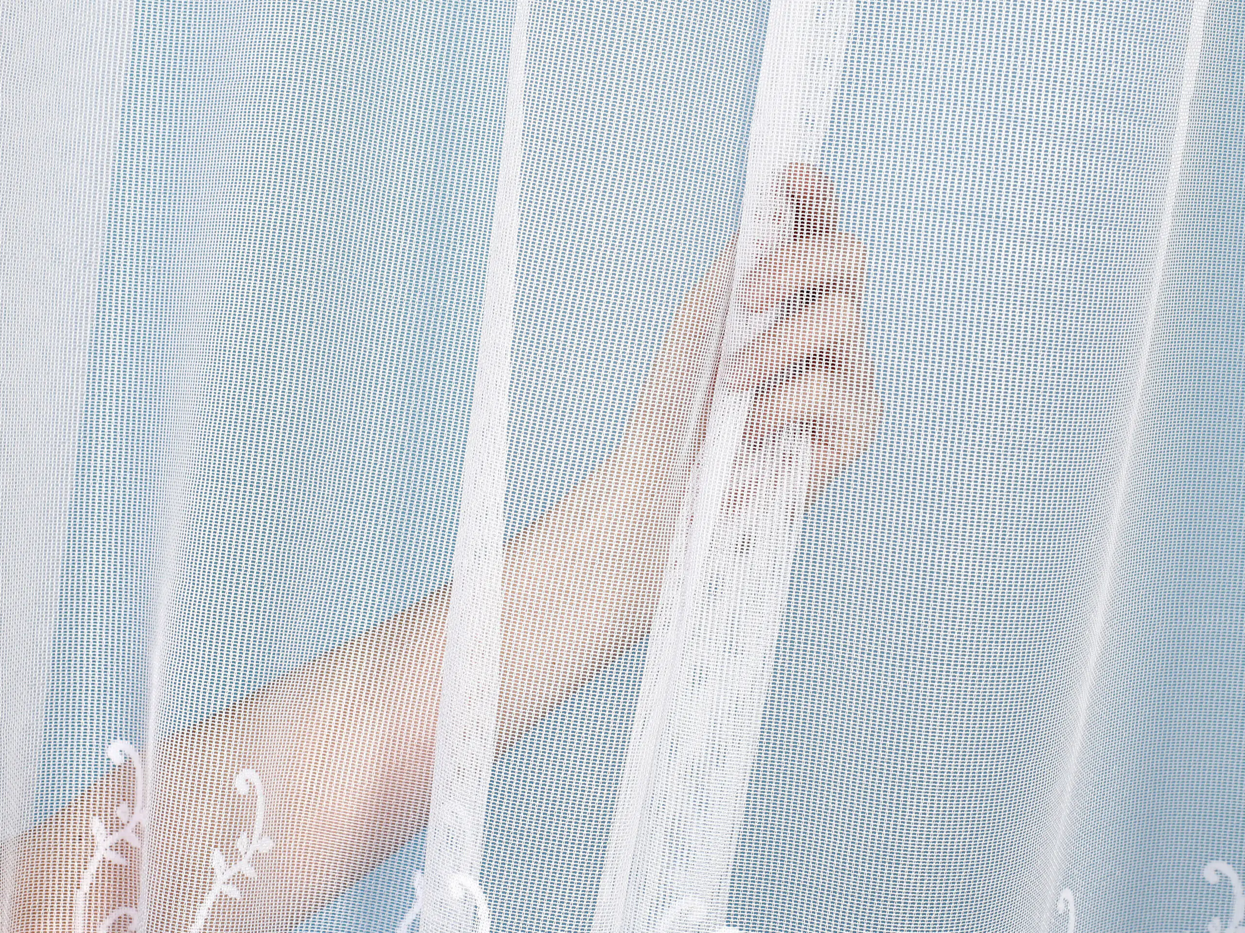 Žakárová záclona květy bez olůvka značky Škodák.