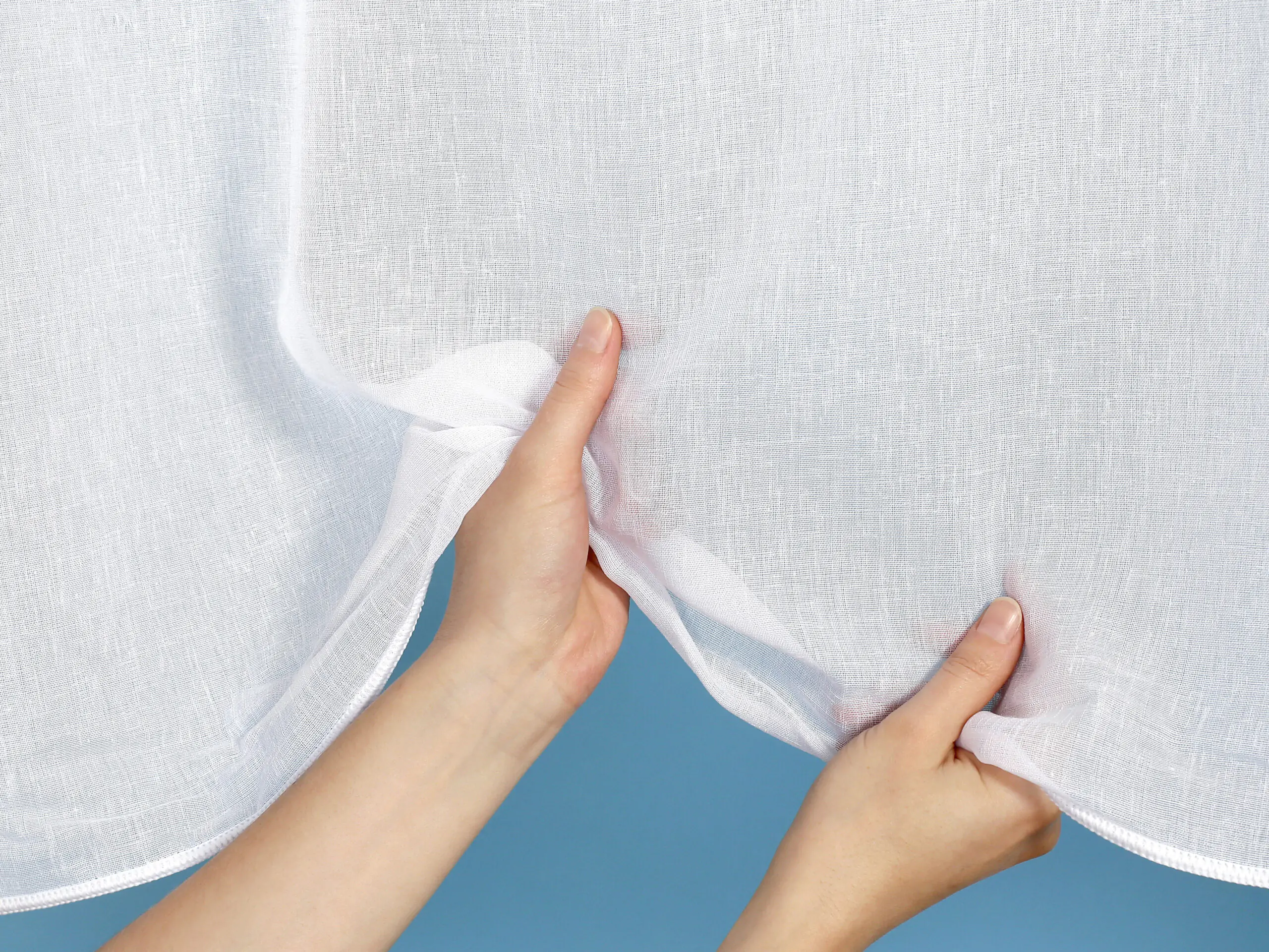 Hladký voál bílý vzor 1035 značky Škodák.