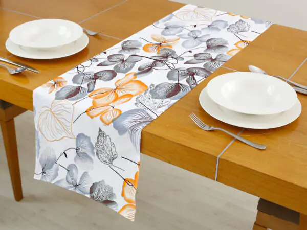 Bavlněný běhoun šedo-hnědý květ na bílé značky Škodák