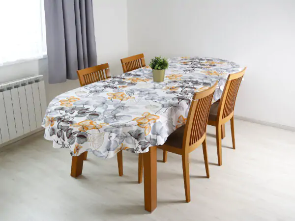 Bavlněný ubrus oválný šedo-hnědý květ na bílé značky Škodák