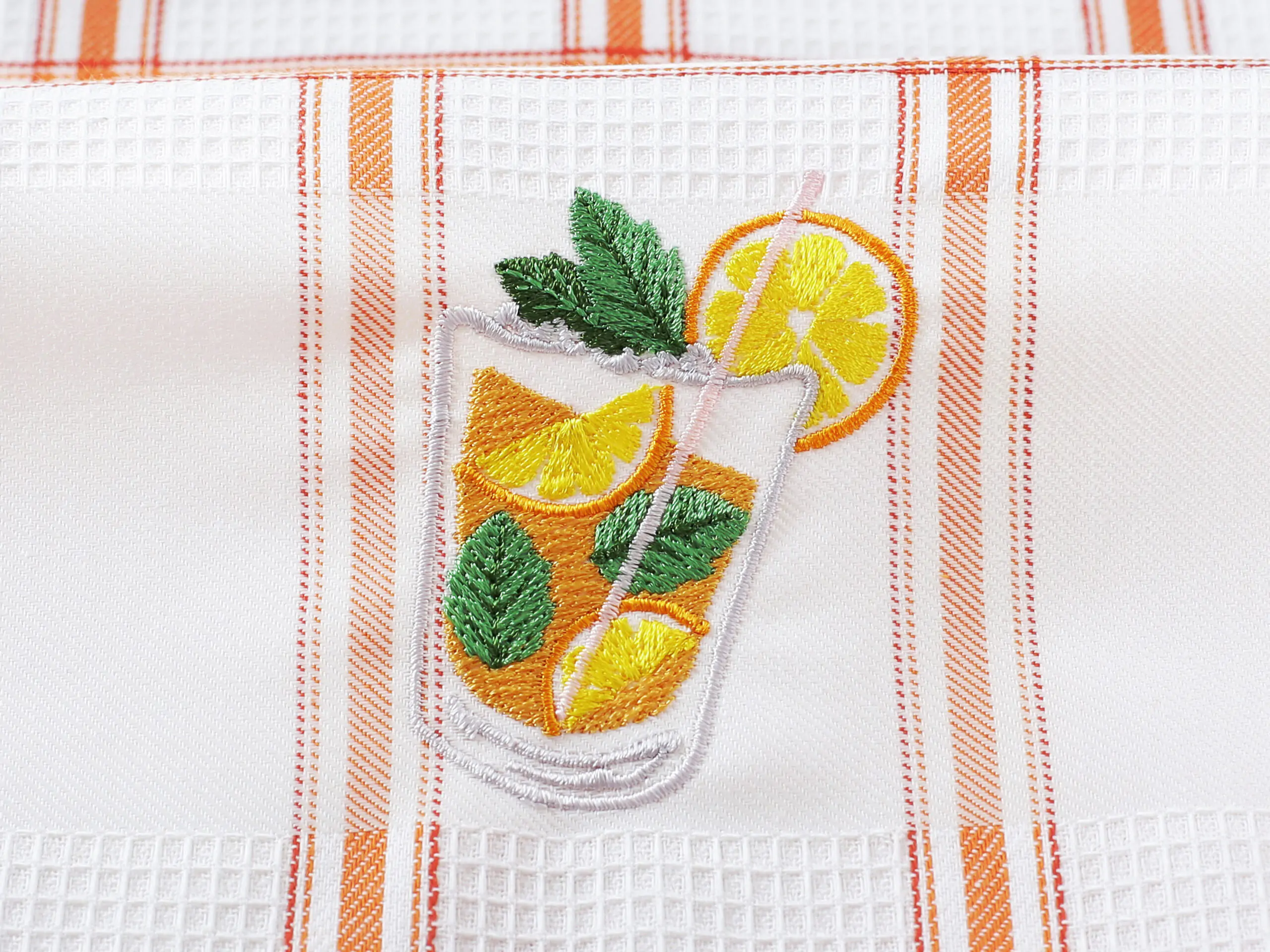 Vaflová utěrka s výšivkou juice na oranžovém káru 45x70cm značky Škodák.