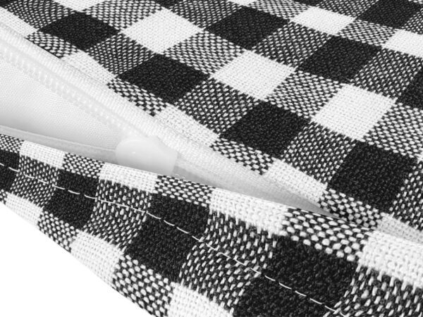 Bavlněný povlak na polštář černo-bílé káro malé značky Škodák.