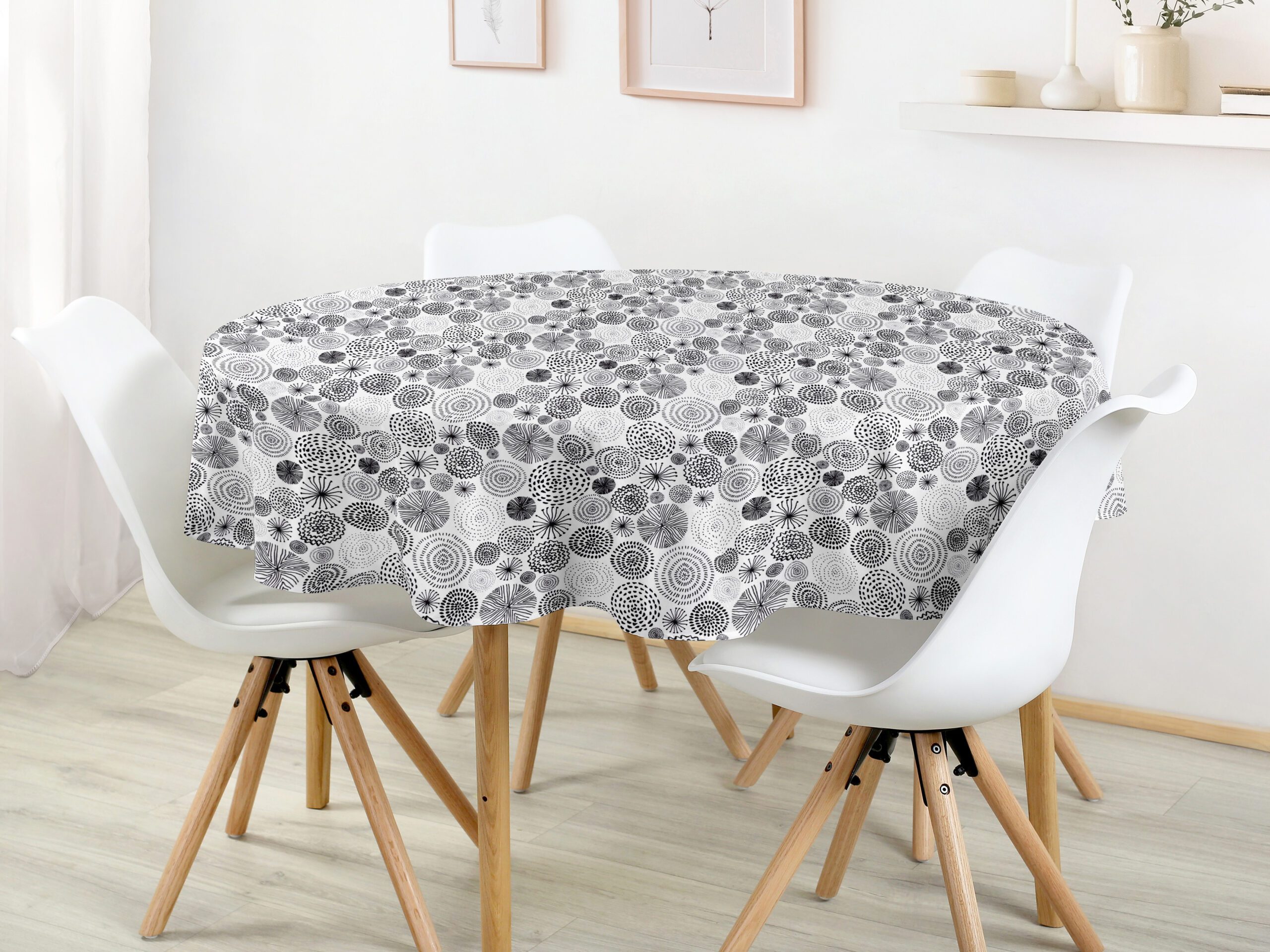 Bavlněný ubrus kulatý černé kruhy na bílé značky Škodák