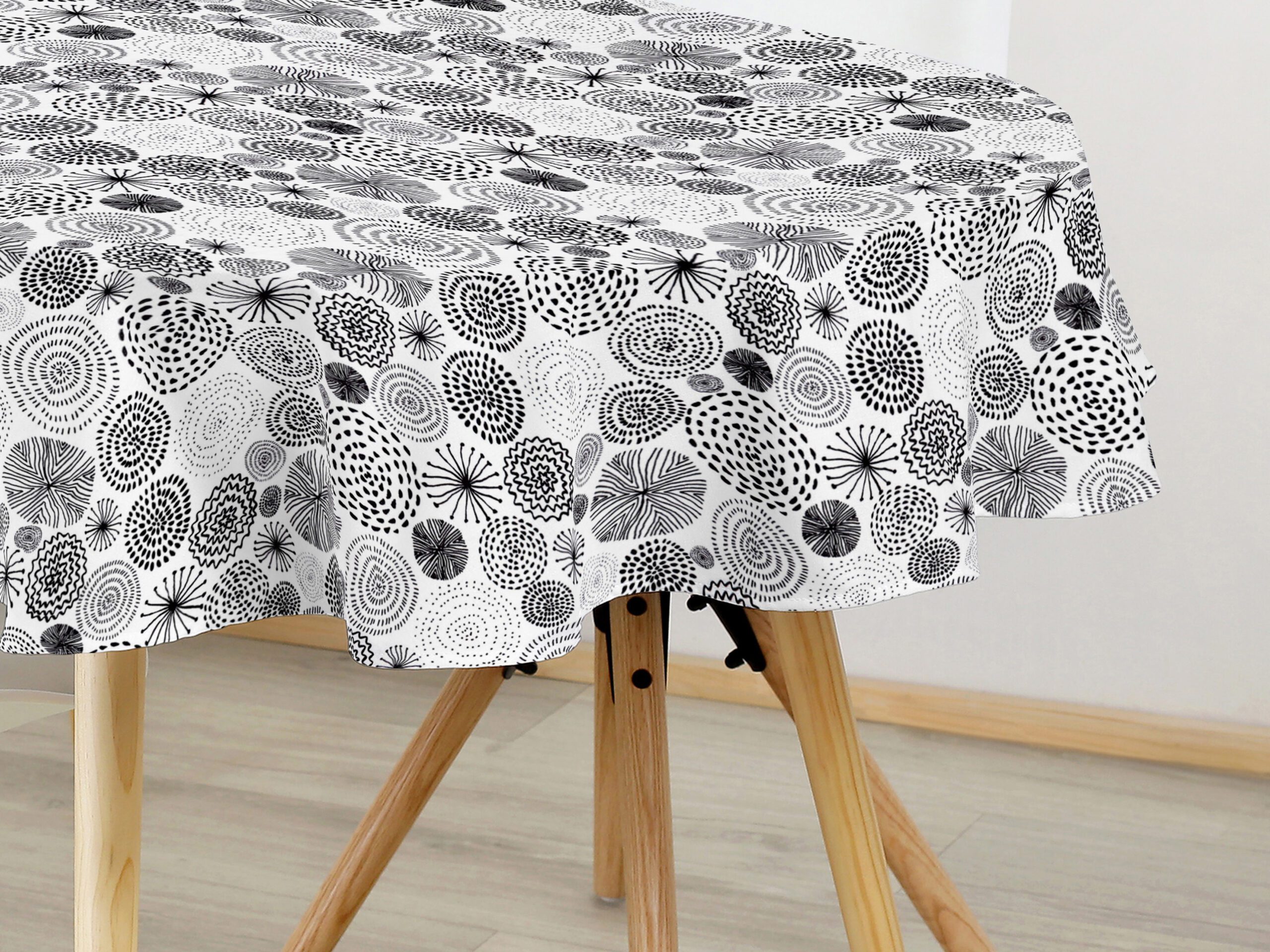 Bavlněný ubrus oválný černé kruhy na bílé značky Škodák