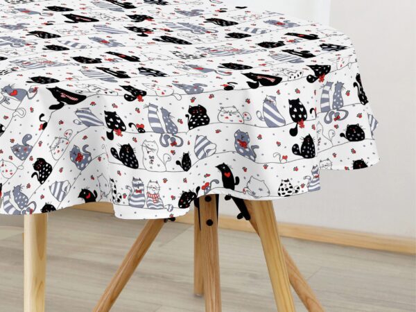 oválný bavlněný ubrus zamilované kočky značky Škodák