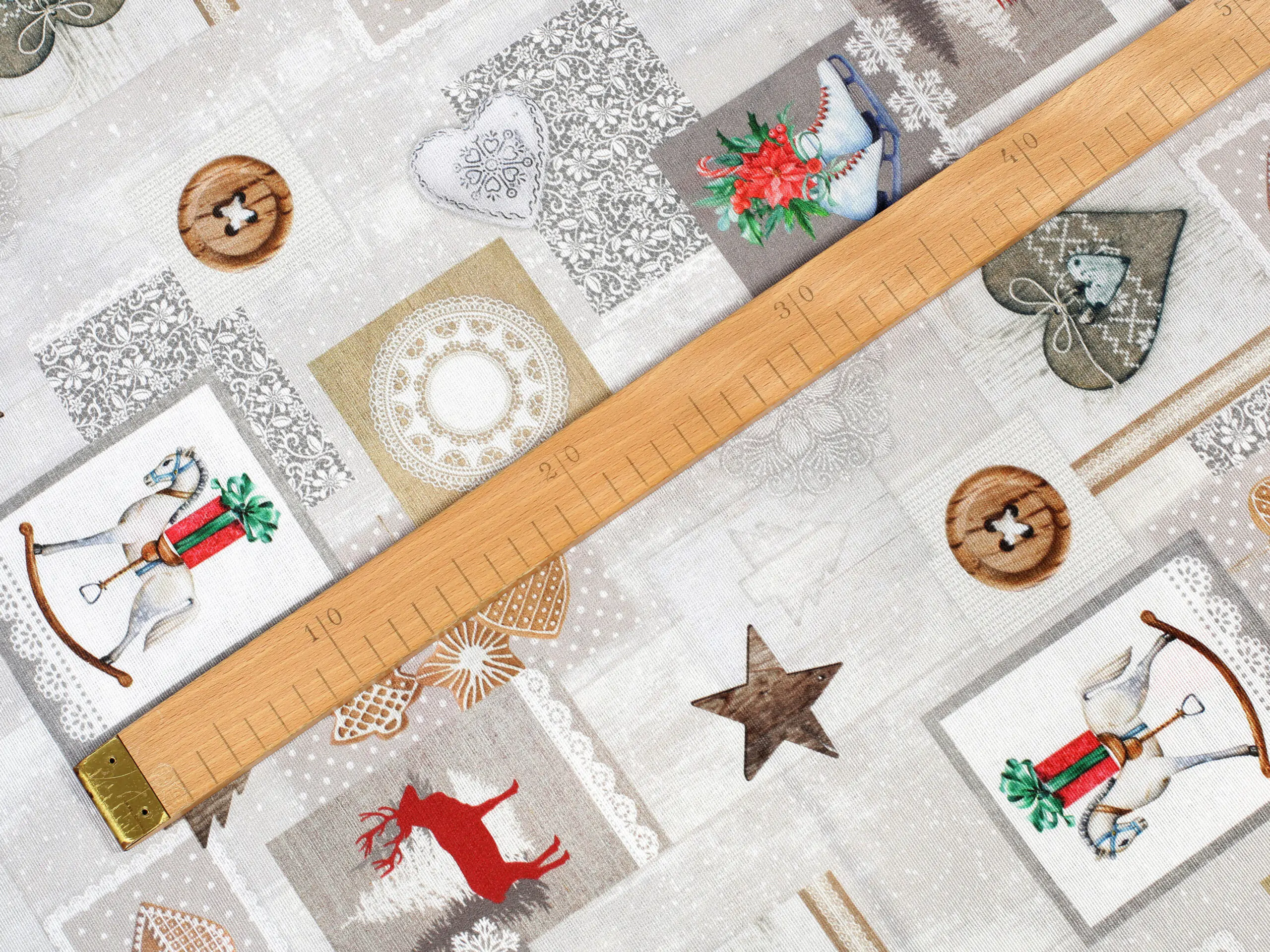 Vánoční látka LONETA houpací kůň metráž značky Škodák