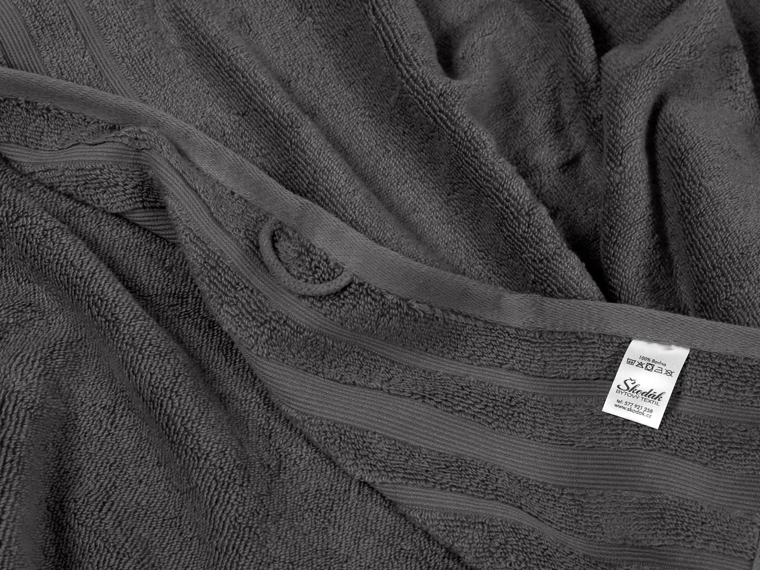 Luxusní froté ručník / osuška tmavě šedá značky Škodák