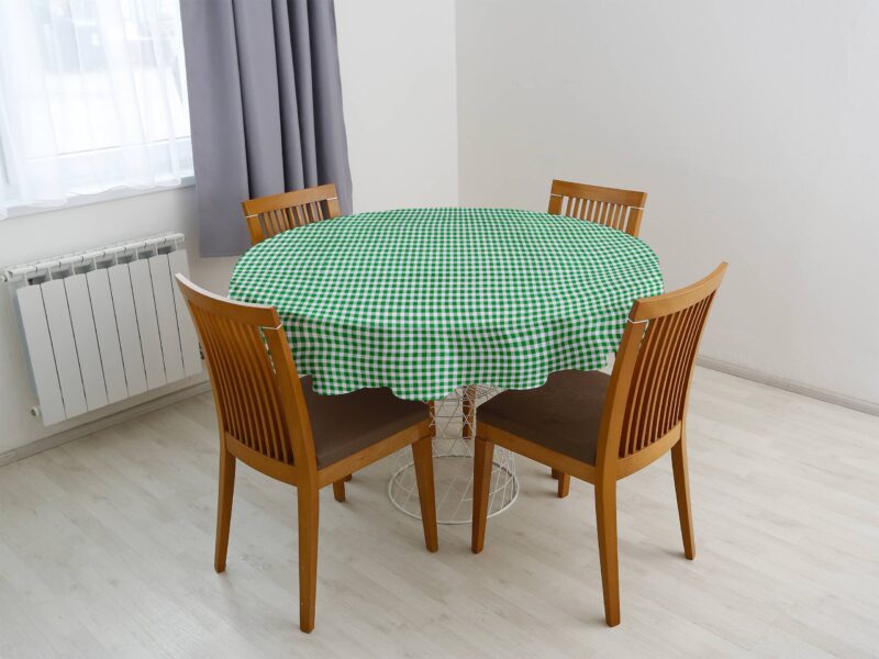 Kulatý bavlněný ubrus zelené káro značky Škodák
