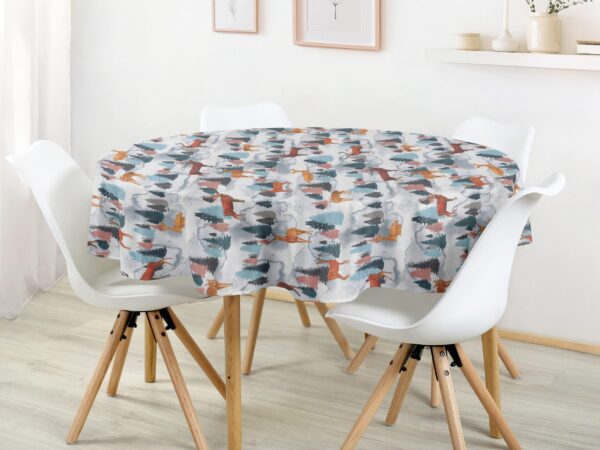 Kulatý ubrus Loneta zvířátka v zimním lese značky Škodák.