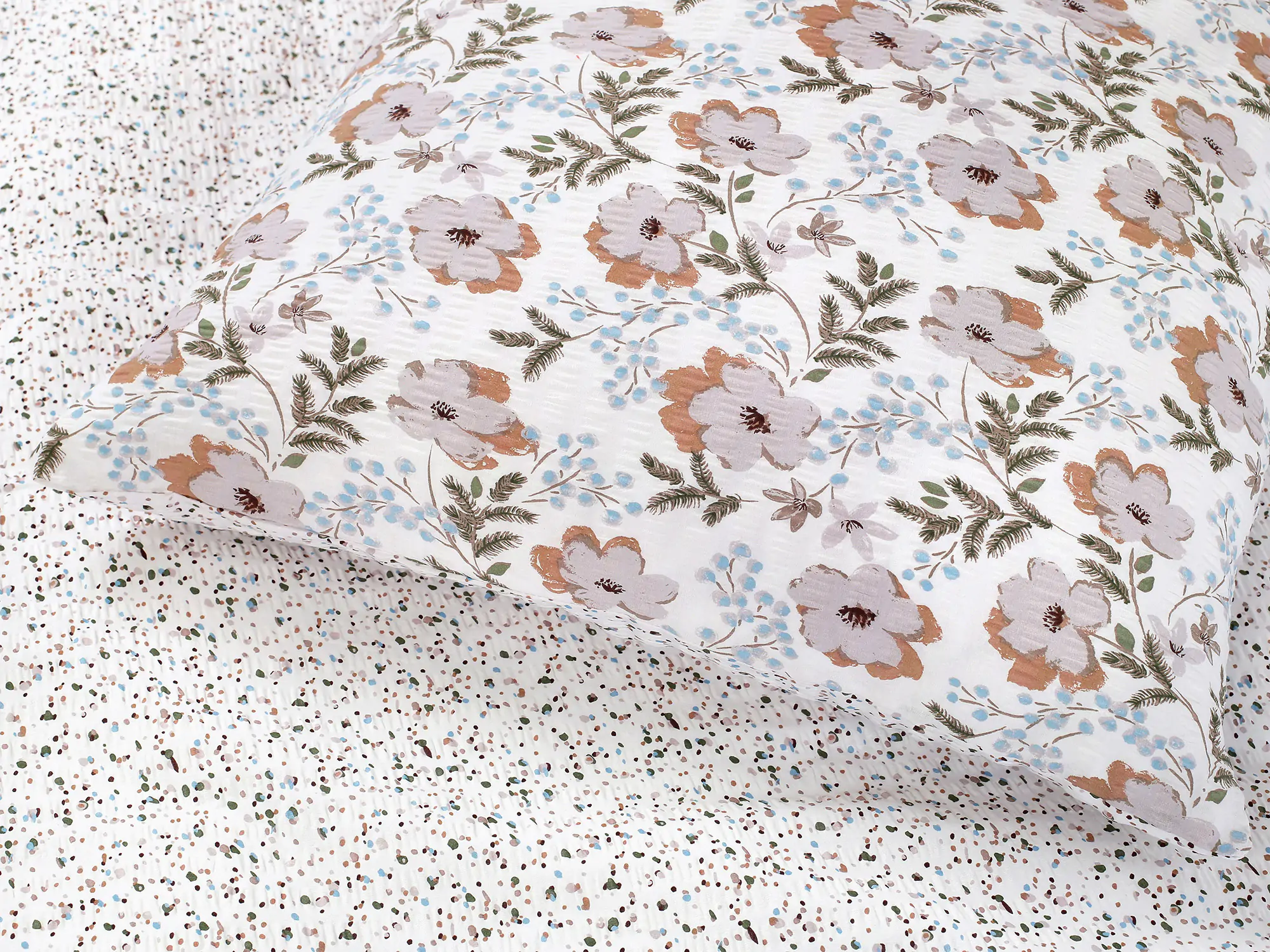 Krepové povlečení hnědé květy/ zrní značky Škodák