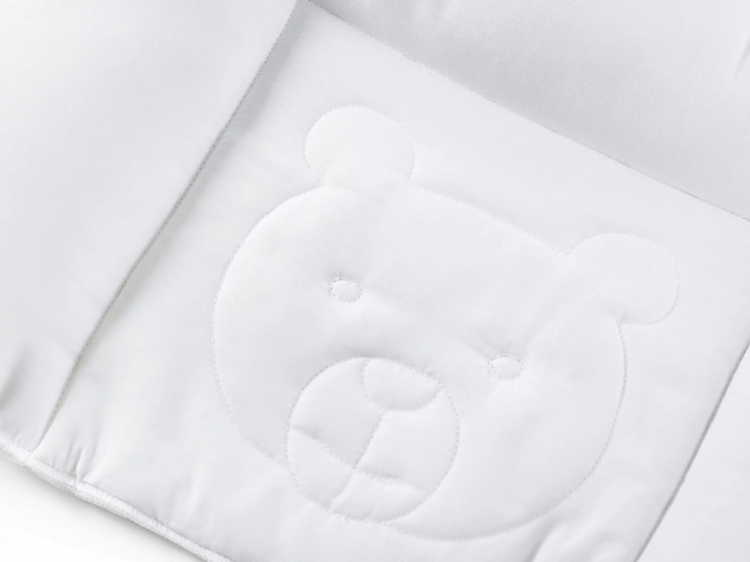 Dětský polštář do postýlky Medvídek 40x60 cm batole značky Škodák