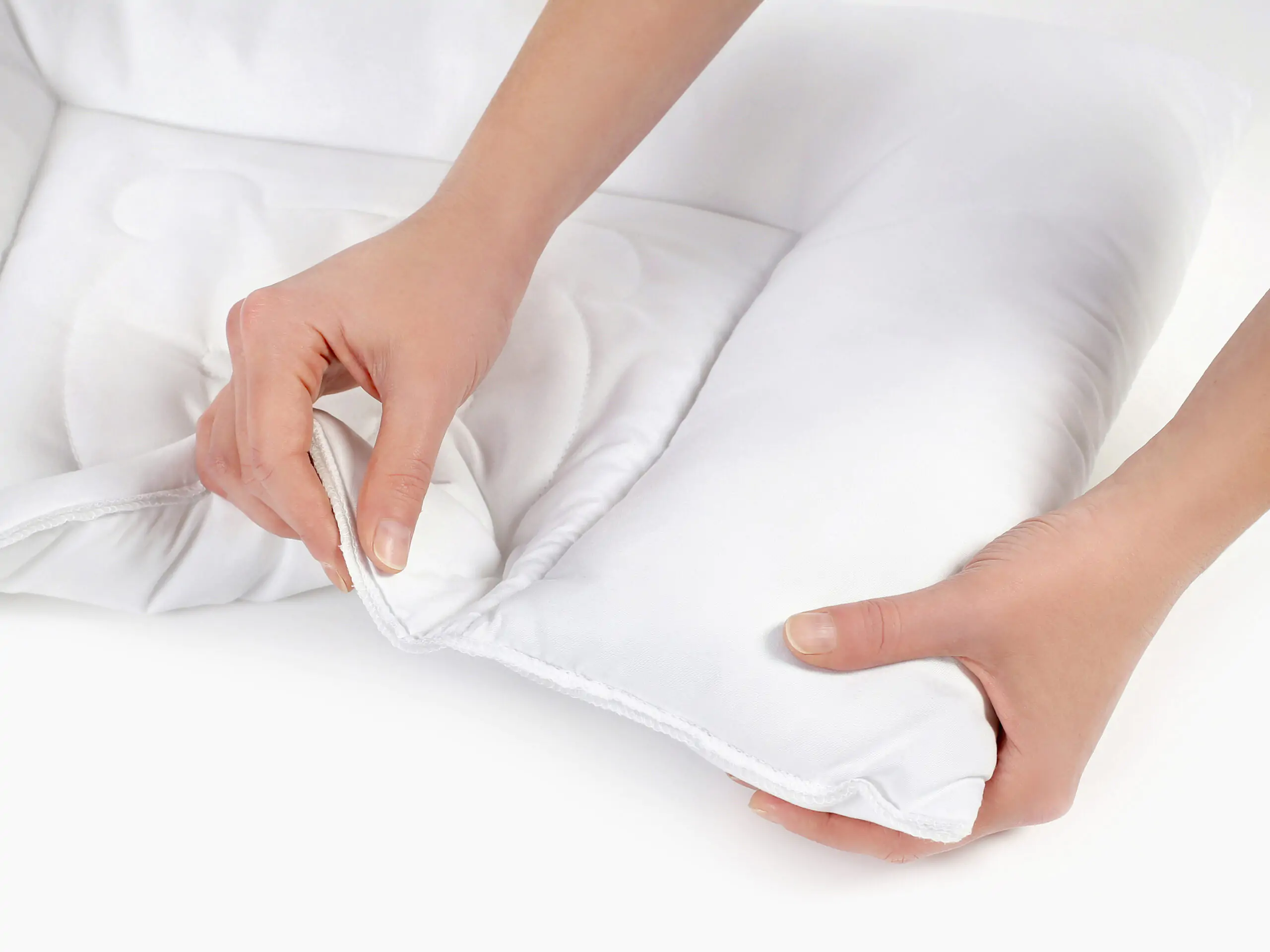 Dětský polštář do postýlky Medvídek 40x60 cm batole značky Škodák