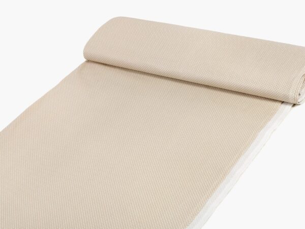 Bavlněná látka malé puntíky na béžové metráž značky Škodák.