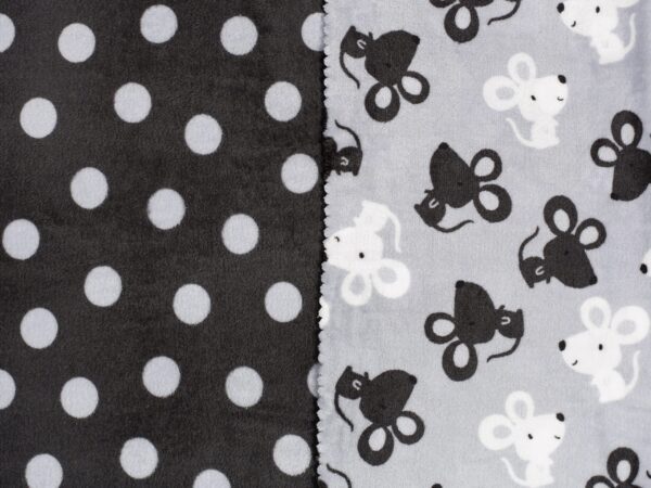 Dětská deka Mikrovlákno myška a šedé puntíky značky Škodák.