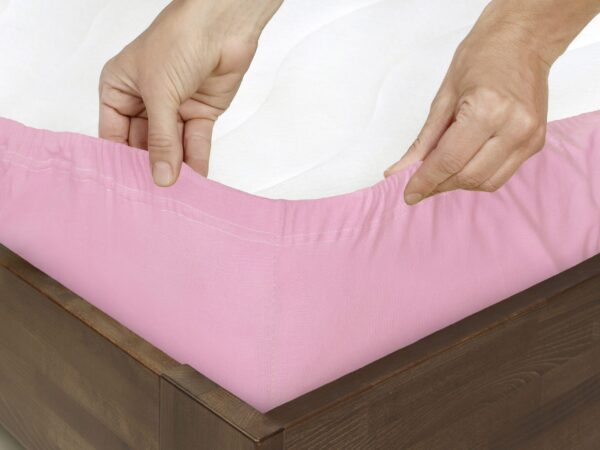 Napínací prostěradlo jersey světle růžové do školky značky Škodák.