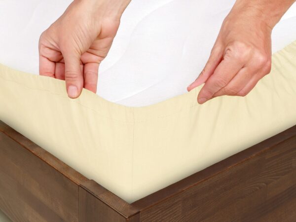 Bavlněné napínací prostěradlo smetanové - do školky značky Škodák