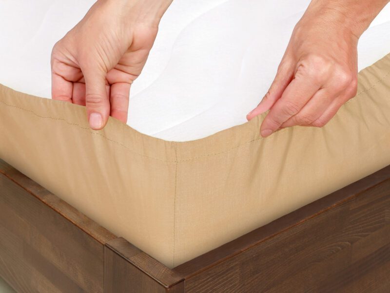 Bavlněné napínací prostěradlo béžové - do školky značky Škodák