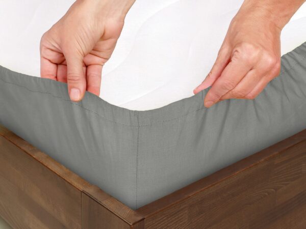 Bavlněné napínací prostěradlo šedé - do školky značky Škodák