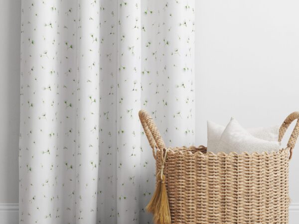 Bavlněný závěs drobné kvítky na bílé značky Škodák