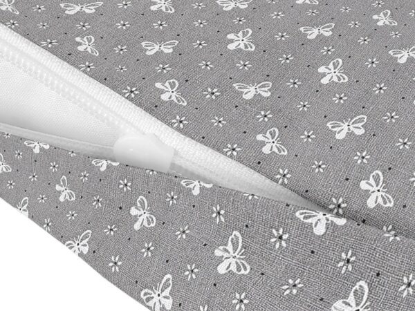 Bavlněný povlak na polštář bílí motýlci na šedé značky Škodák