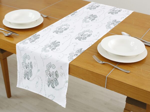 Bavlněný běhoun zelené ornamenty na bílé značky Škodák