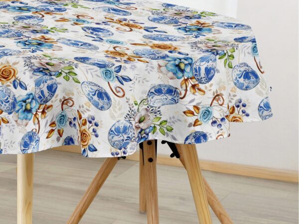 Oválný ubrus Loneta modré kraslice značky Škodák