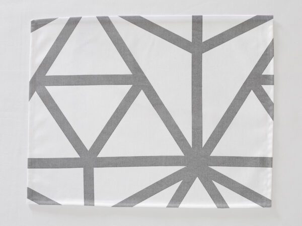 Bavlněné prostírání šedé geometrické tvary značky Škodák