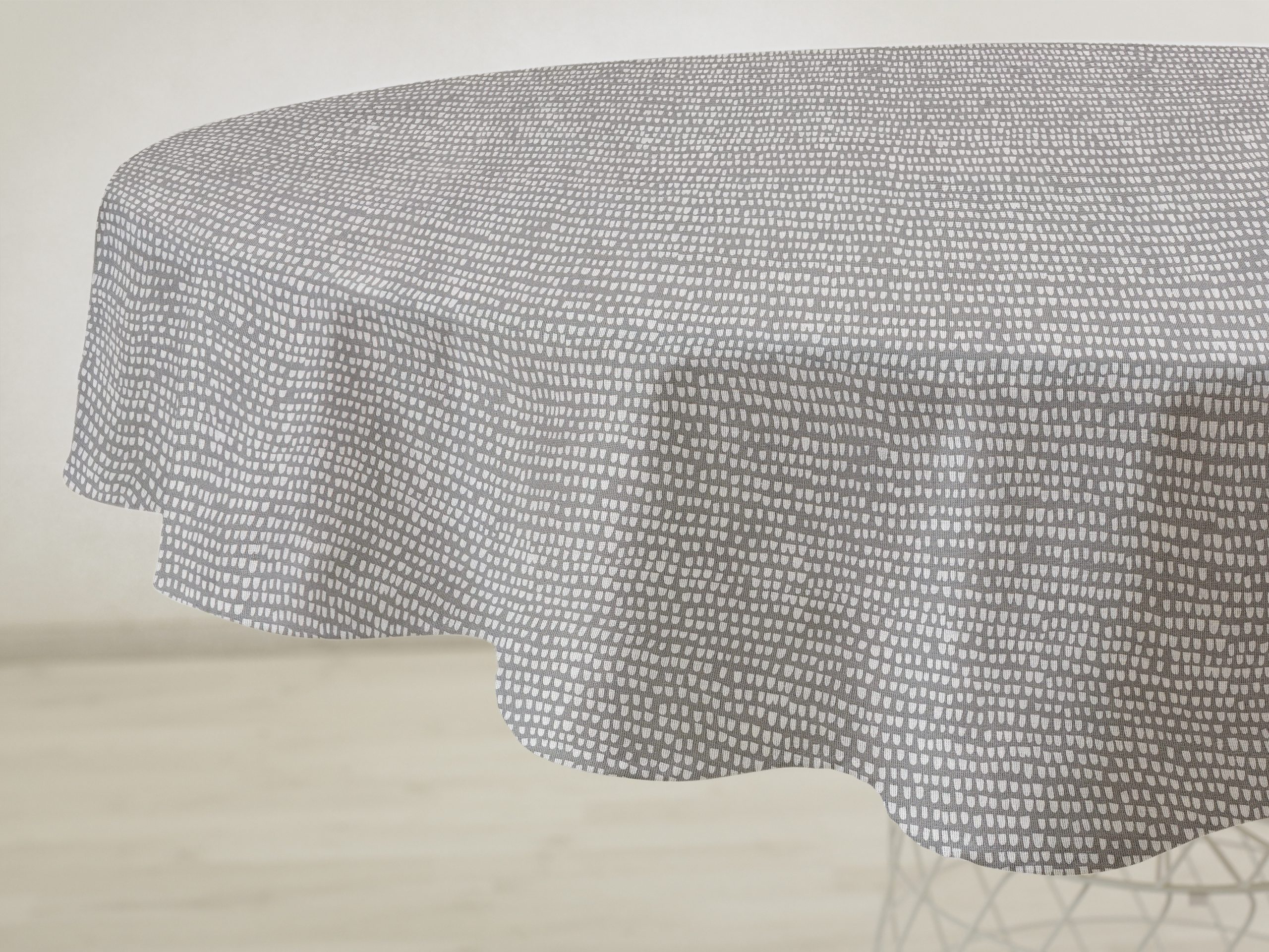 Kulatý bavlněný ubrus bílá zrníčka na šedé značky Škodák