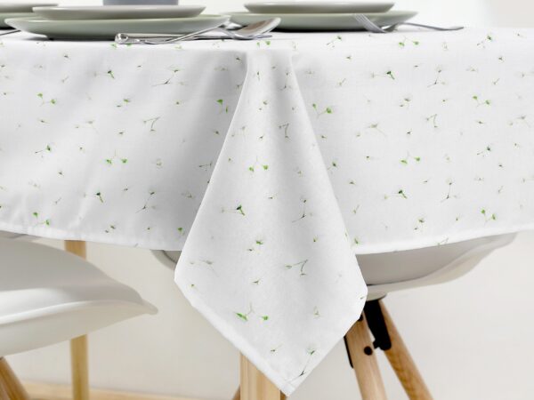 Hranatý ubrus Loneta drobné kvítky na bílé značky Škodák