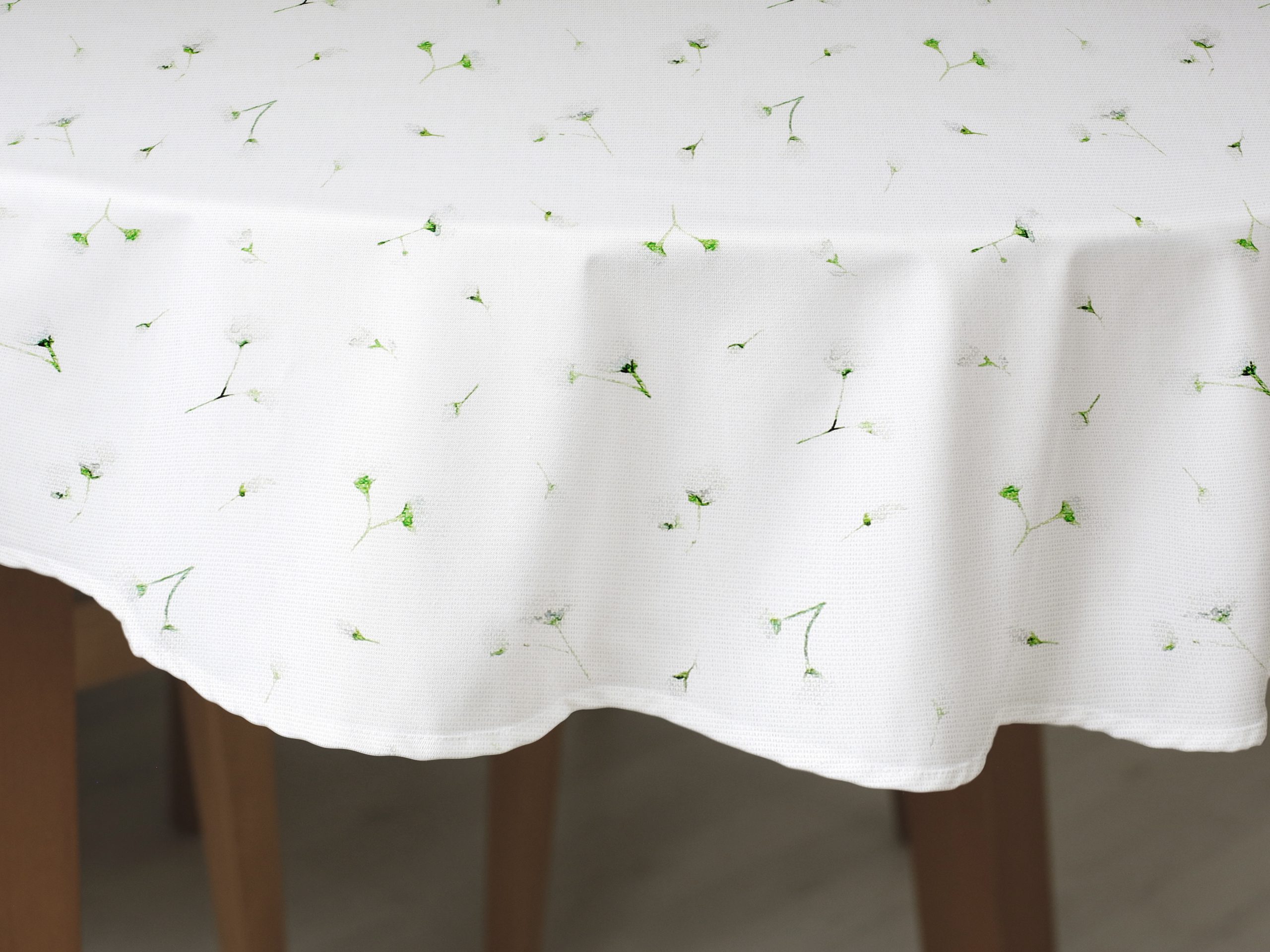 Oválný ubrus Loneta drobné kvítky na bílé značky Škodák