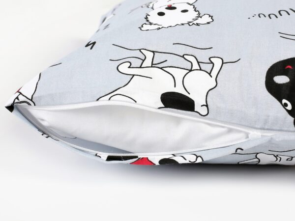 Bavlněný povlak na polštář pes s kostí na šedé značky Škodák